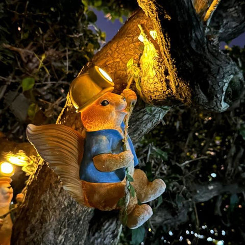 Solar Lighted Climbing Squirrel Figurine for Outdoor Garden Decoration