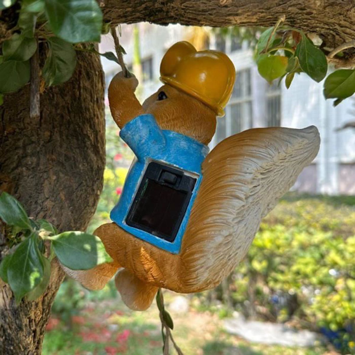 Solar Lighted Climbing Squirrel Figurine for Outdoor Garden Decoration