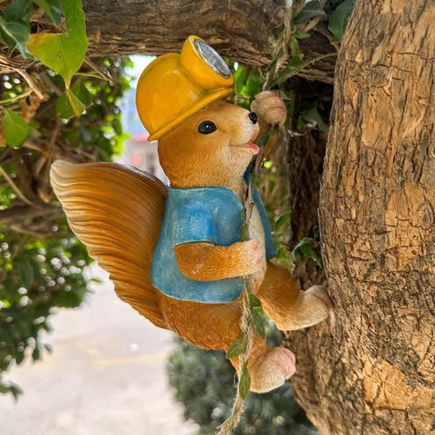 Solar Lighted Climbing Squirrel Figurine for Outdoor Garden Decoration