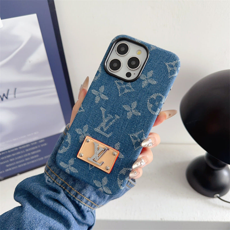 Husă iPhone din denim cu litere clasice